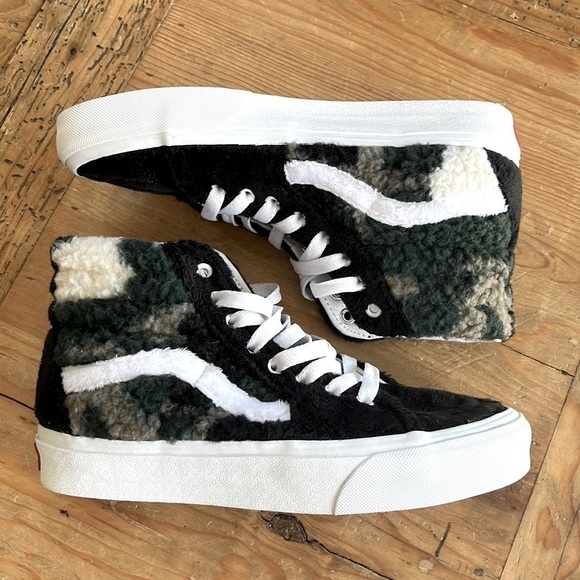 Vans Shoes - Vans Sk8-Hi Sherpa “Camo” Women’s or Men’s High Top Sneaker Ankle Boot W 6.5 M 5